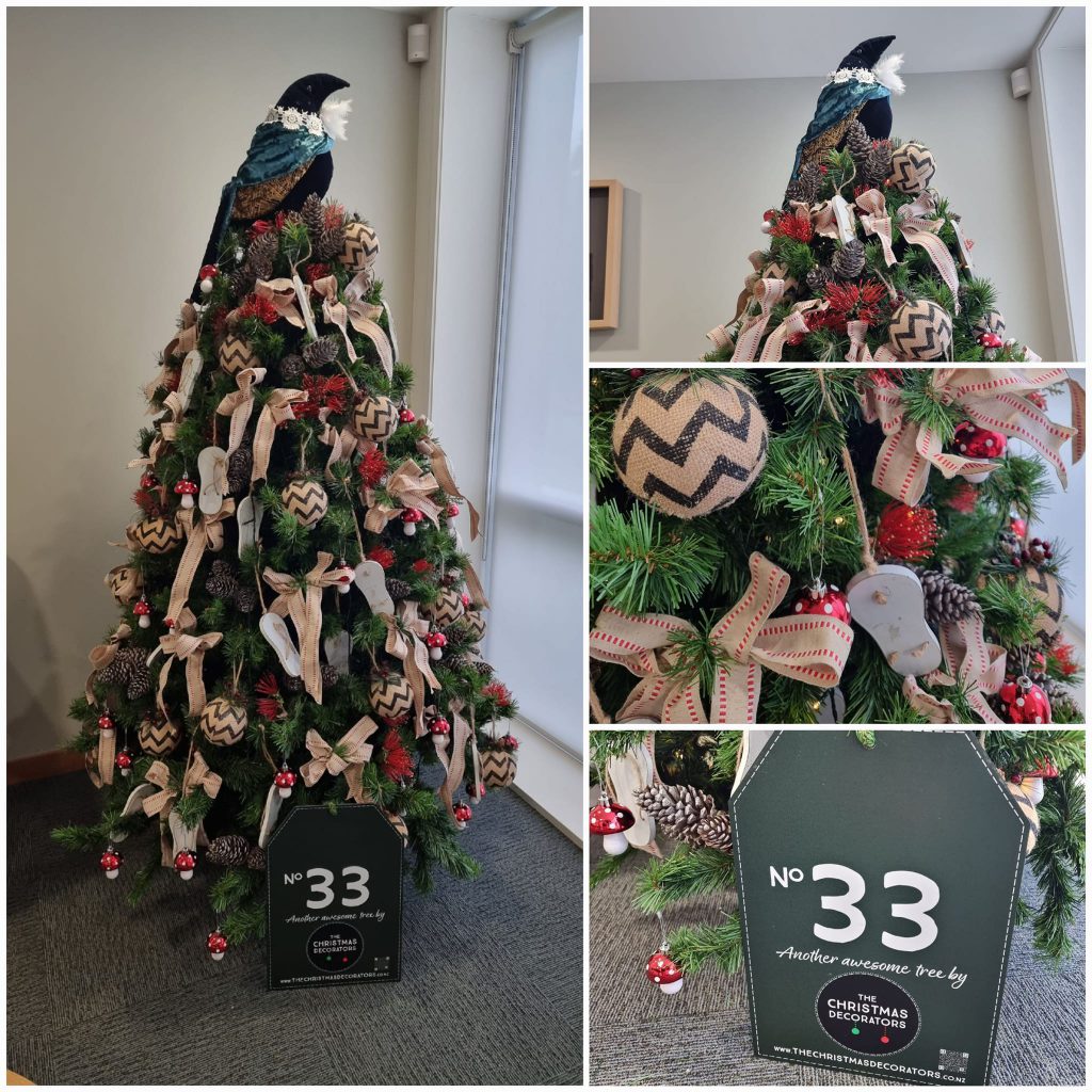 The Christmas Decorators ... 2022 Christmas Tree