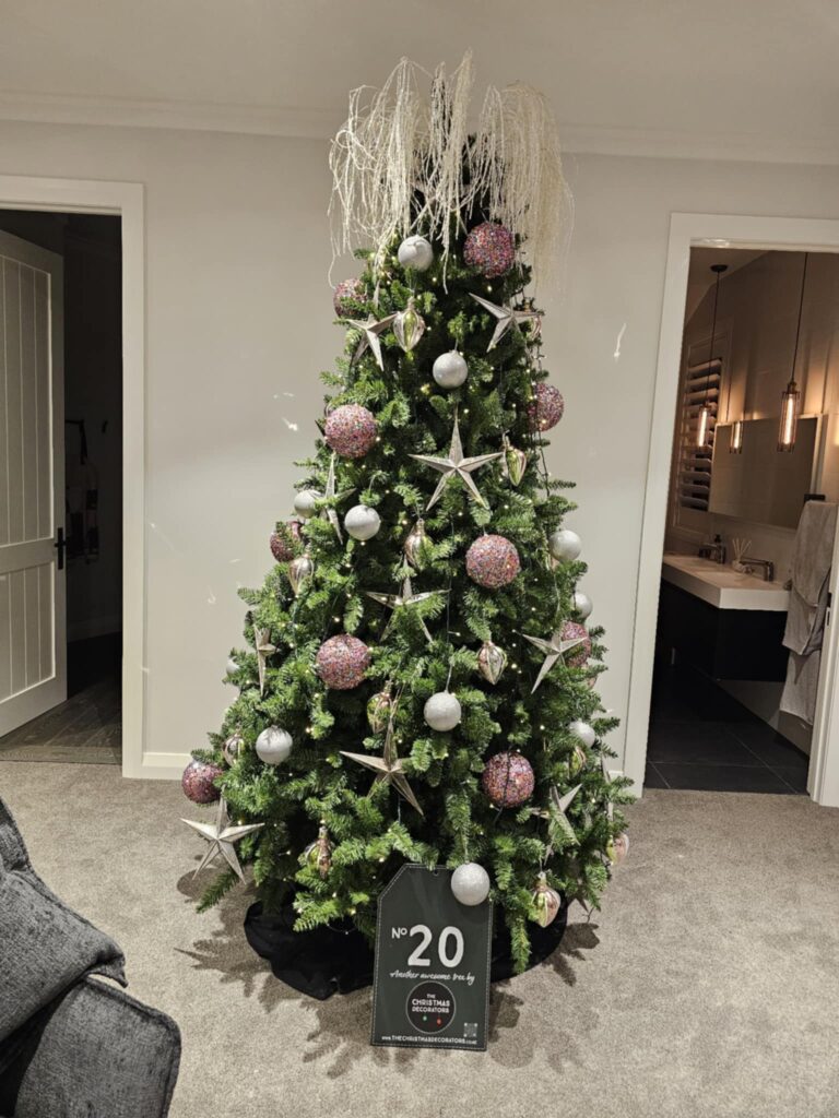 The Christmas Decorators ... 2024 Christmas Tree #20