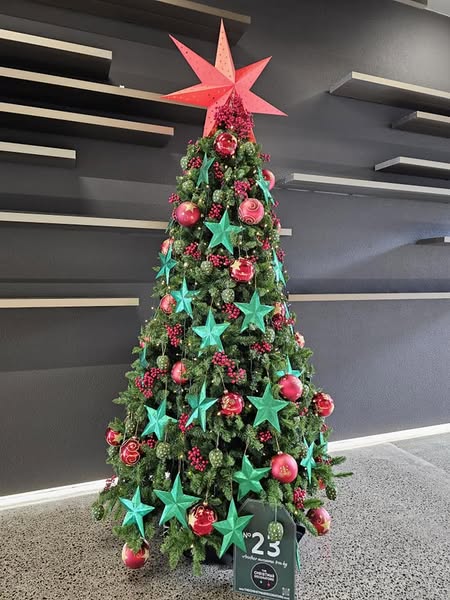 The Christmas Decorators ... 2024 Christmas Tree #23