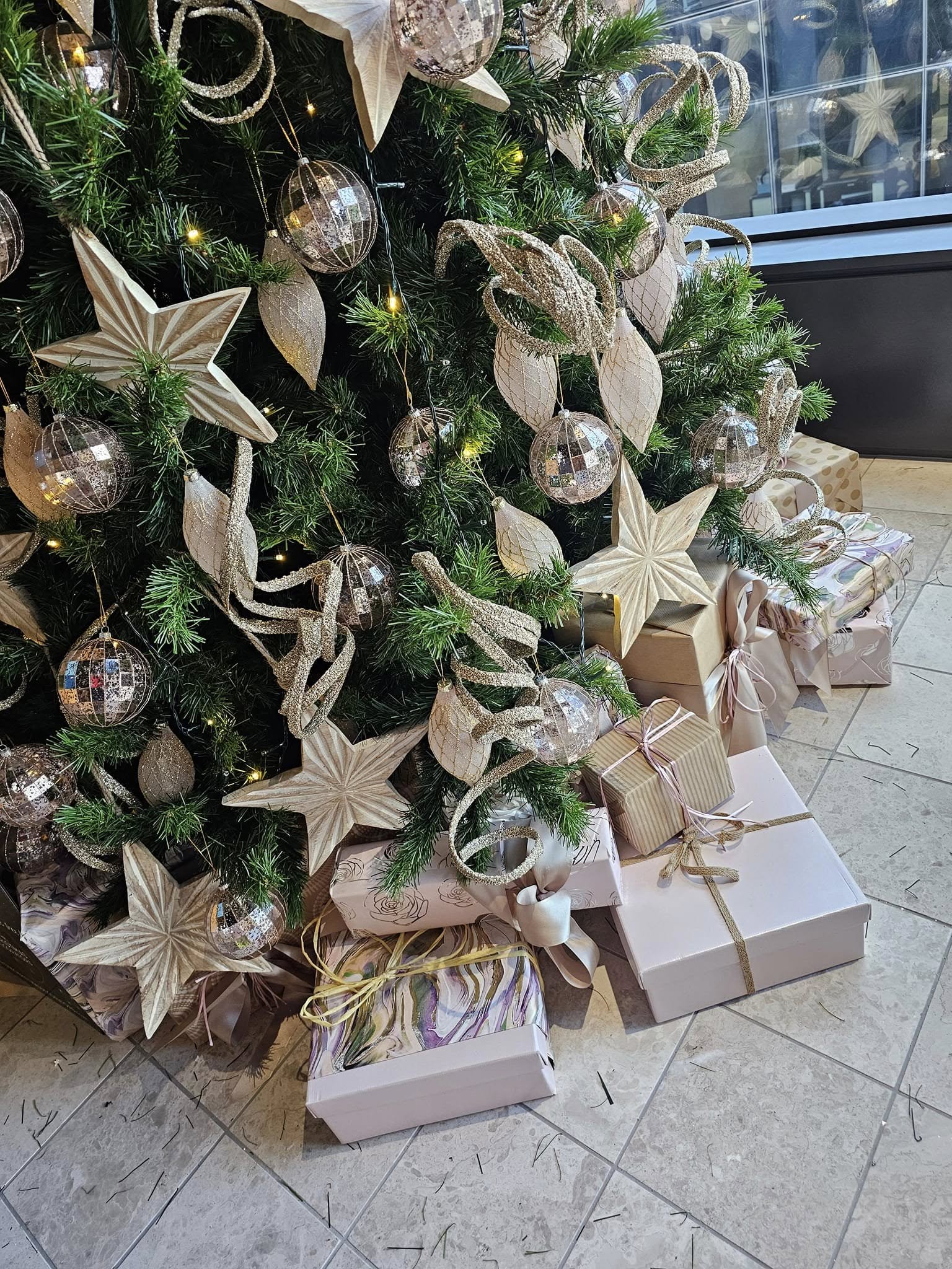 The Christmas Decorators 2024 ... Christmas Tree #48 Wellington