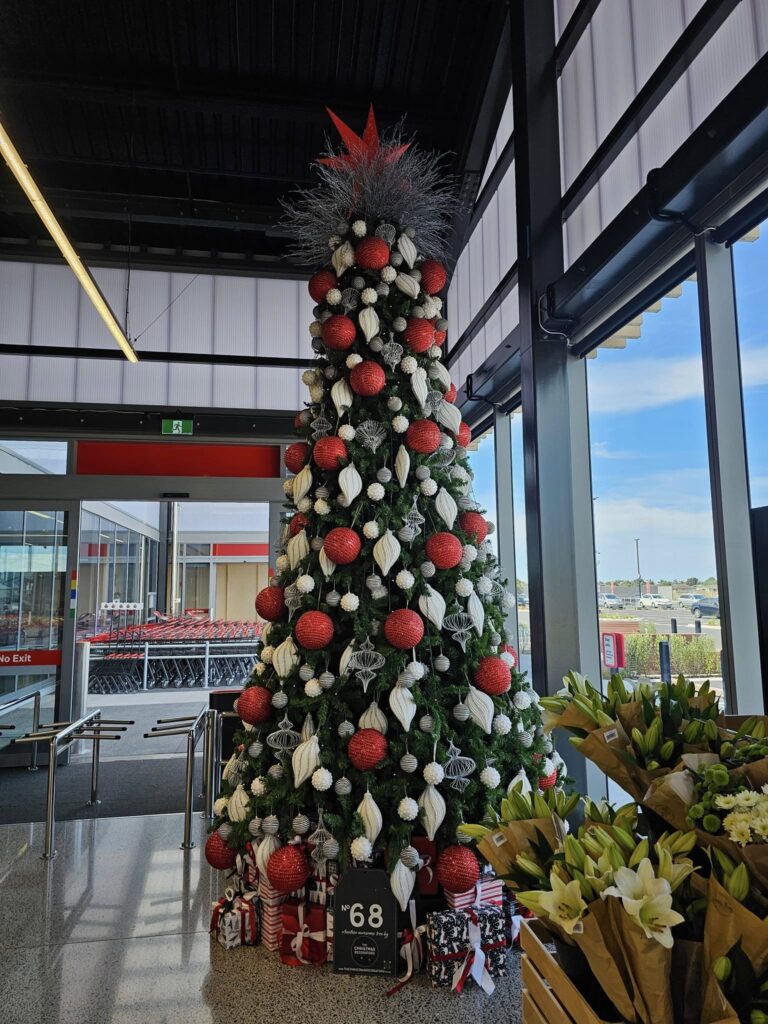 The Christmas Decorators ... 2024 Christmas Tree #68 Papamoa