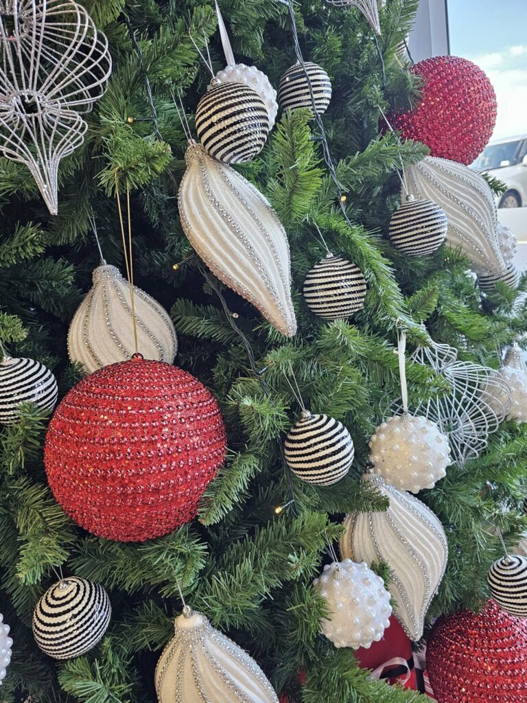 The Christmas Decorators ... 2024 Christmas Tree #68 Papamoa