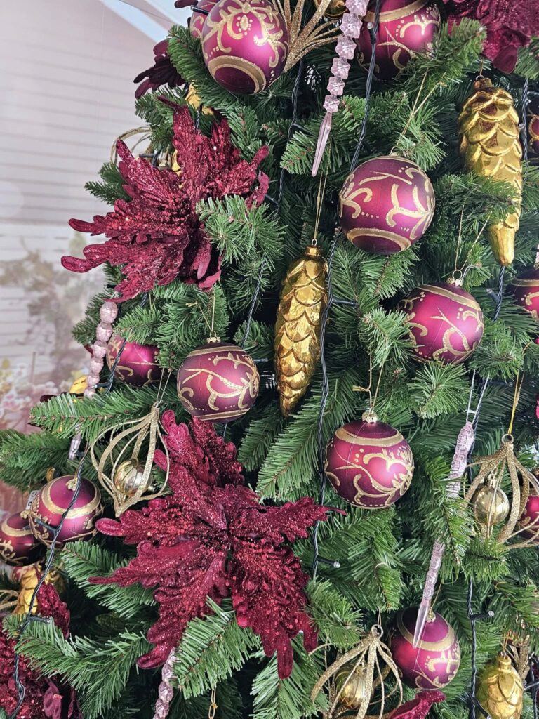 The Christmas Decorators ... 2024 Christmas Tree #74 Wellington