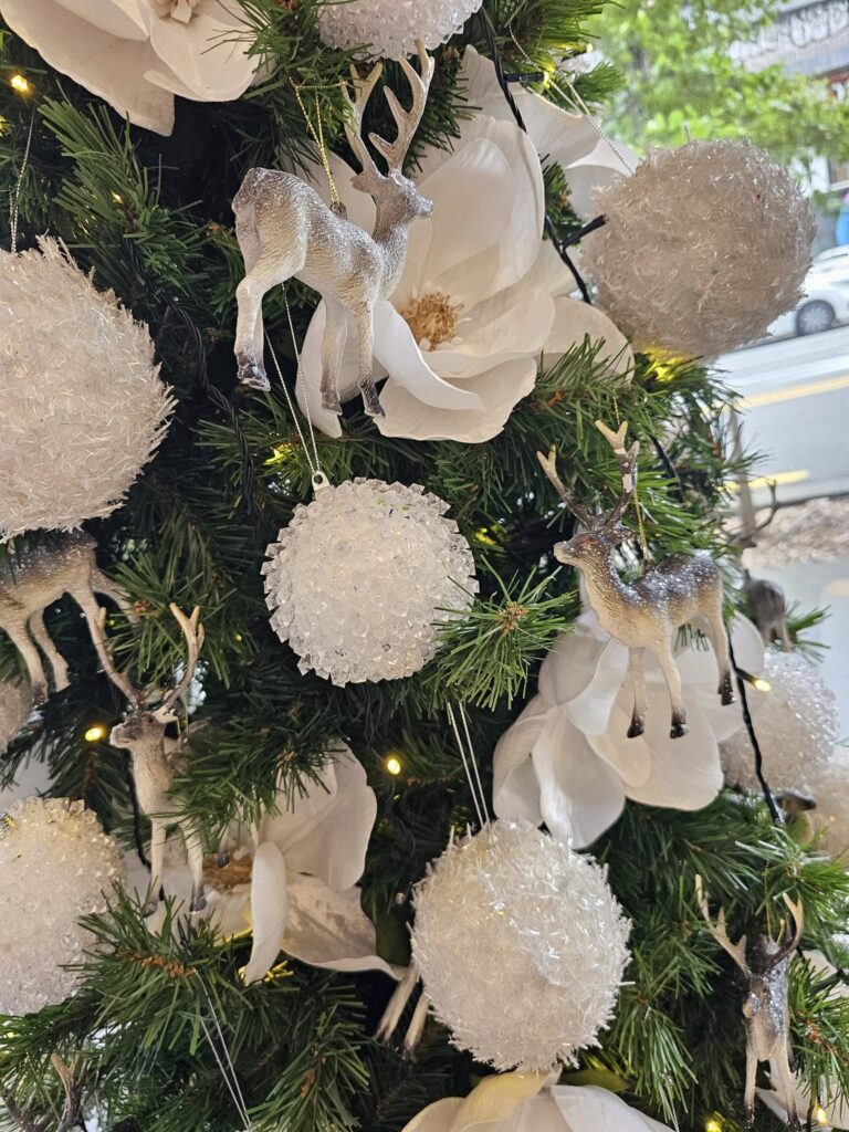 The Christmas Decorators ... 2024 Christmas Tree #75 Wellington